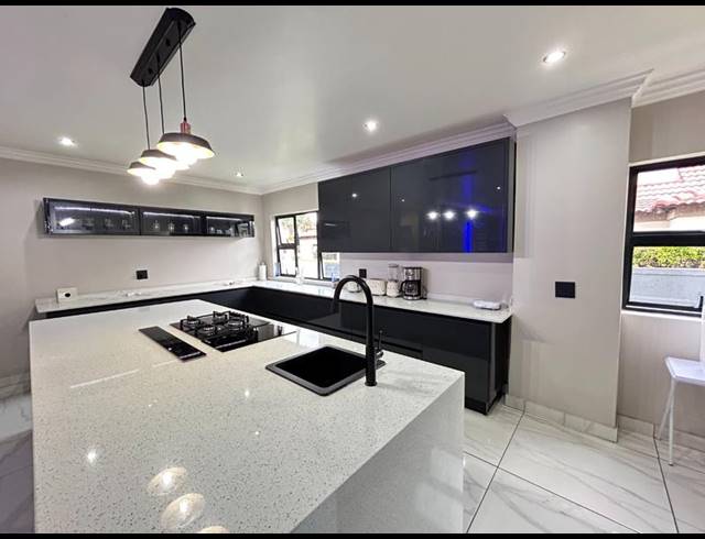 5 BEDROOM HOUSE FOR SALE IN SAVANNAH COUNTRY ESTATE